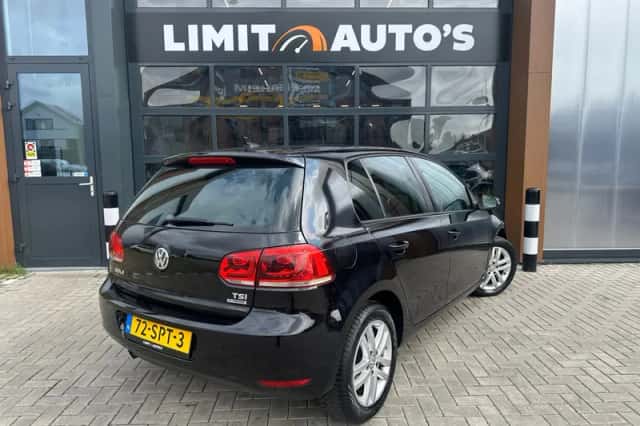 Volkswagen Golf (2011) thumbnail 2