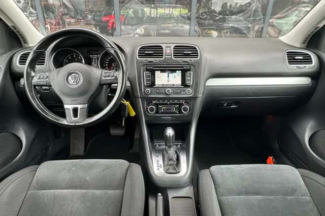 Volkswagen Golf (2011) thumbnail 3
