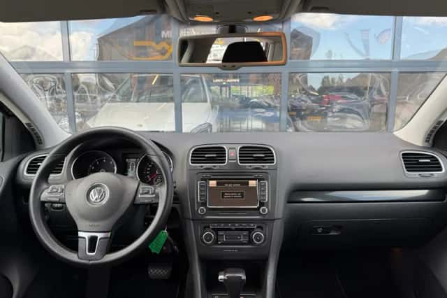 Volkswagen Golf (2010) thumbnail 3