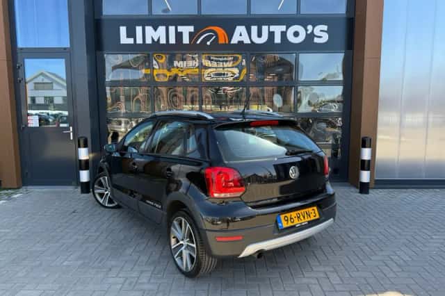 Volkswagen Polo (2011) thumbnail 5