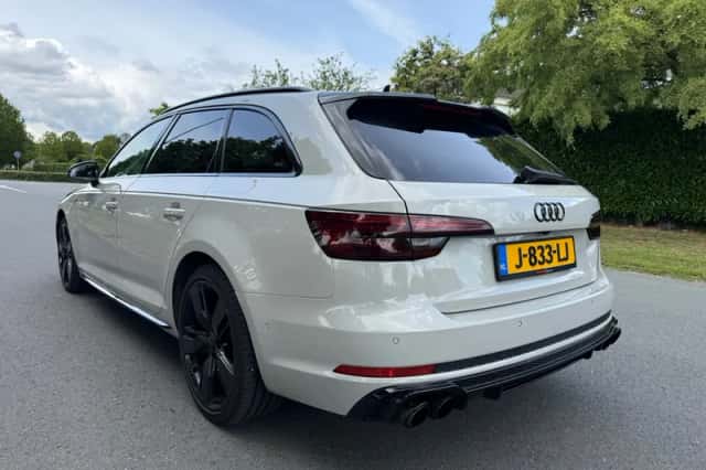Audi A4 (2016) thumbnail 3