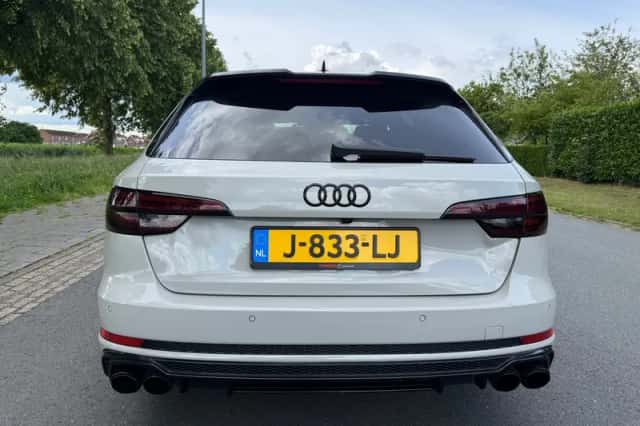Audi A4 (2016) thumbnail 5