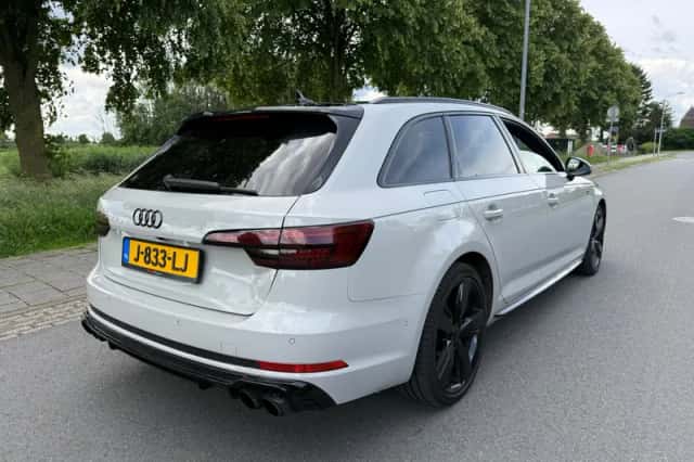 Audi A4 (2016) thumbnail 6