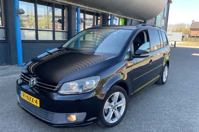 Volkswagen Touran (2011) thumbnail 1