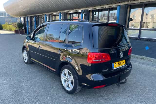 Volkswagen Touran (2011) thumbnail 3