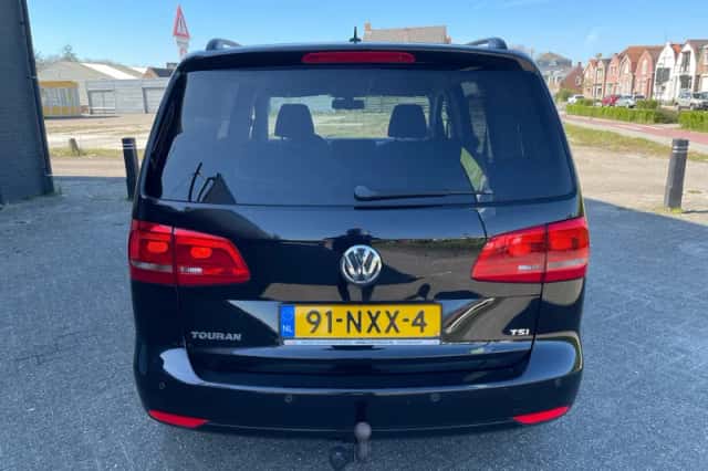 Volkswagen Touran (2011) thumbnail 4