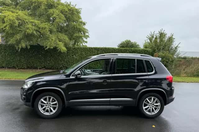 Volkswagen Tiguan (2012) thumbnail 2