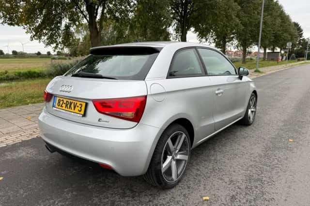Audi A1 (2010) thumbnail 6