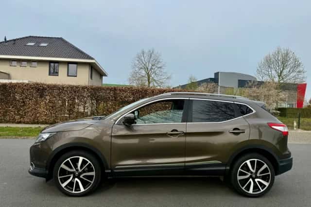 Nissan Qashqai (2015) thumbnail 2