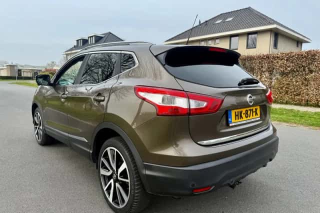 Nissan Qashqai (2015) thumbnail 3