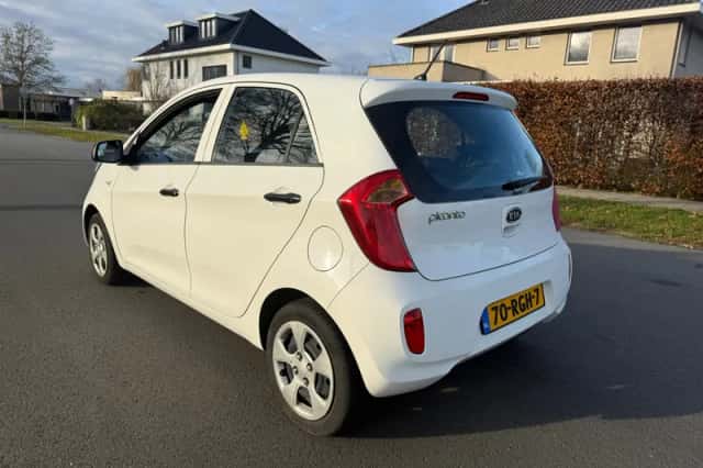 Kia Picanto (2011) thumbnail 3
