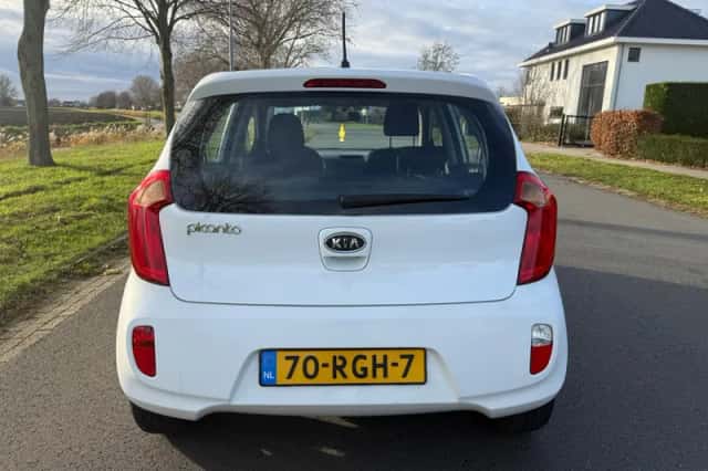 Kia Picanto (2011) thumbnail 4