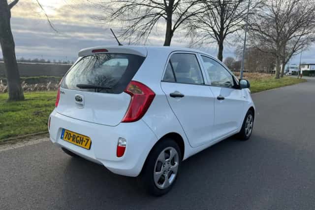 Kia Picanto (2011) thumbnail 5