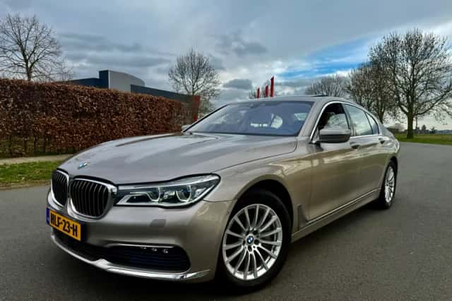 BMW 7-Serie (2016) thumbnail 1