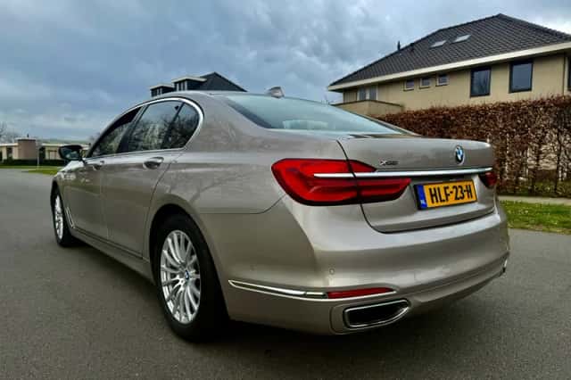 BMW 7-Serie (2016) thumbnail 3