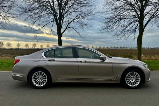 BMW 7-Serie (2016) thumbnail 6
