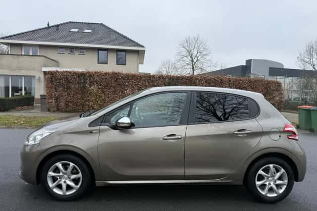 Peugeot 208 (2014) thumbnail 2