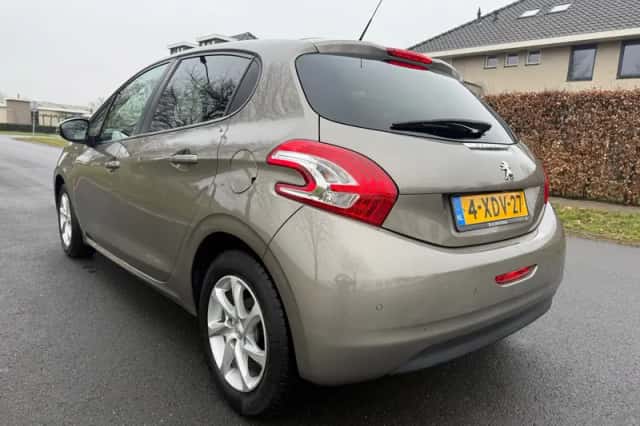 Peugeot 208 (2014) thumbnail 3