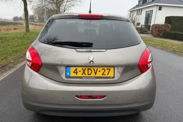 Peugeot 208 (2014) thumbnail 4