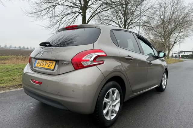 Peugeot 208 (2014) thumbnail 5