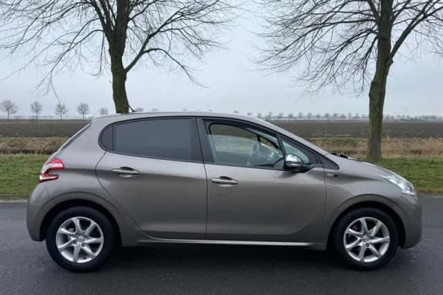 Peugeot 208 (2014) thumbnail 6