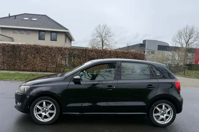 Volkswagen Polo (2012) thumbnail 2