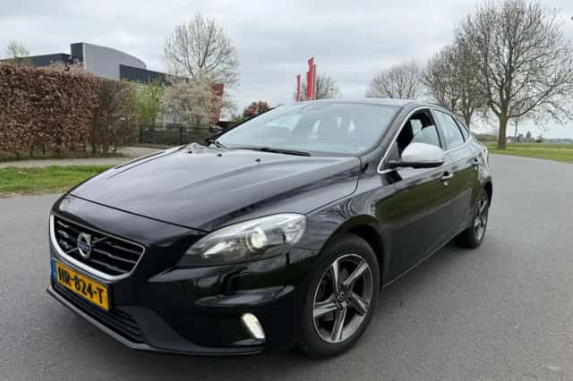 Volvo V40 (2015) thumbnail 1