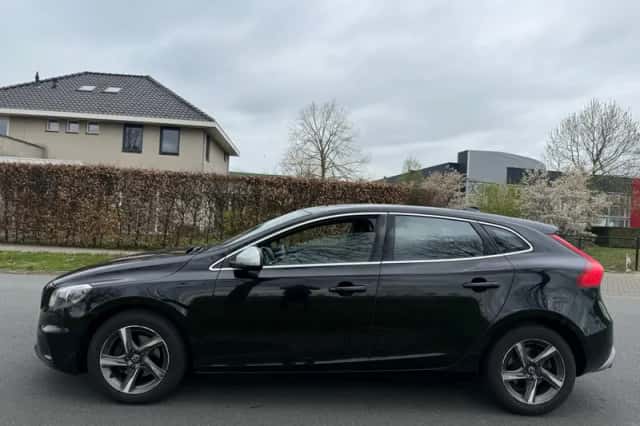 Volvo V40 (2015) thumbnail 2