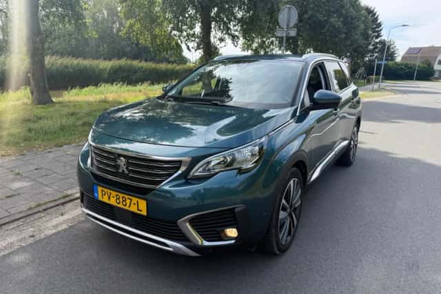 Peugeot 5008 (2017) thumbnail 1
