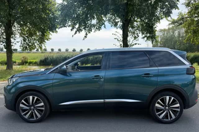 Peugeot 5008 (2017) thumbnail 2