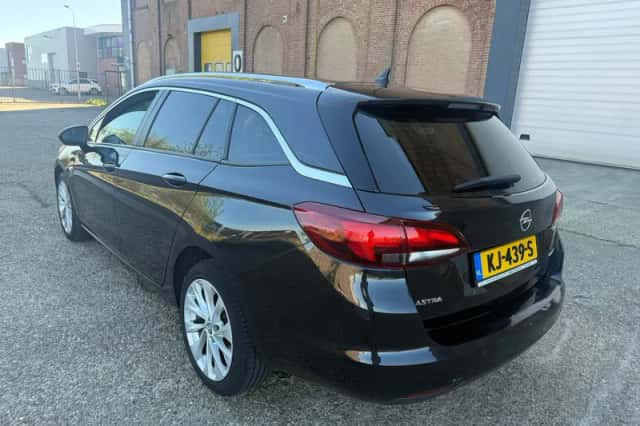 Opel Astra (2016) thumbnail 3