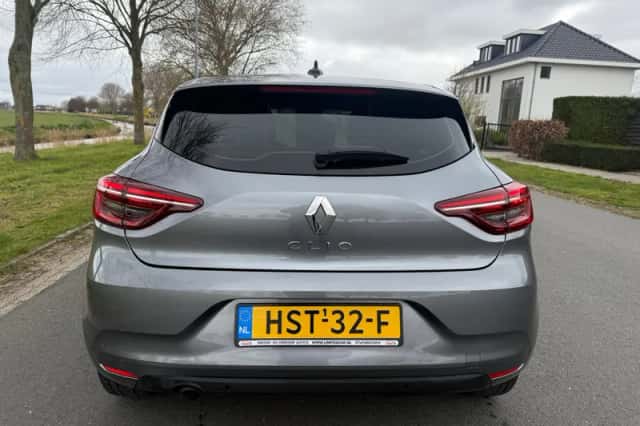 Renault Clio (2023) thumbnail 4