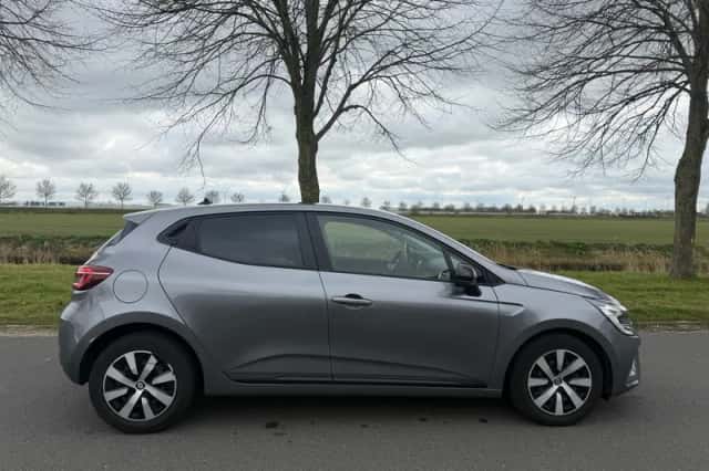 Renault Clio (2023) thumbnail 6
