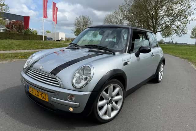MINI Cooper (2002) thumbnail 1