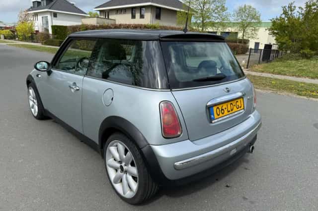 MINI Cooper (2002) thumbnail 3