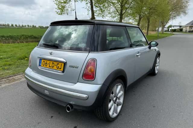 MINI Cooper (2002) thumbnail 5
