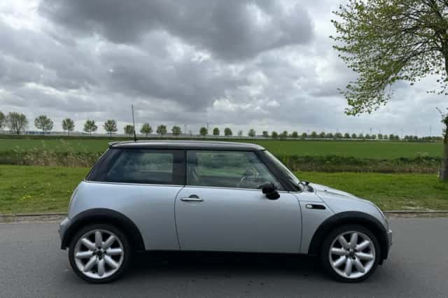 MINI Cooper (2002) thumbnail 6