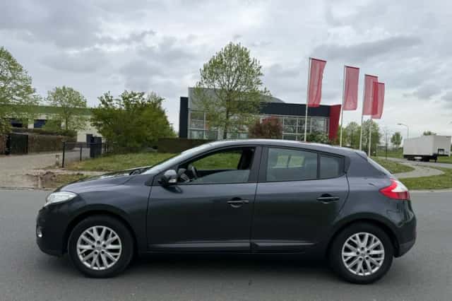Renault Mégane (2013) thumbnail 2