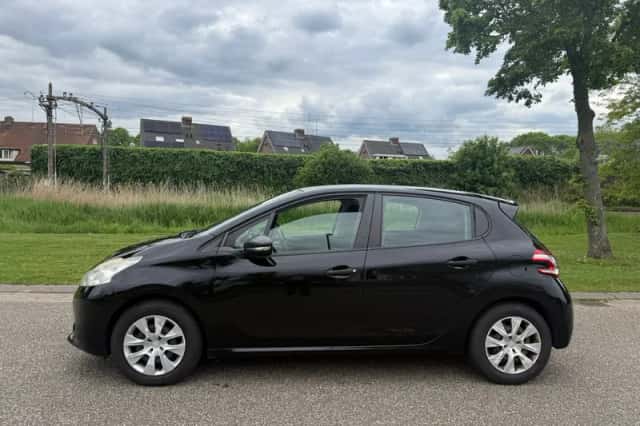 Peugeot 208 (2012) thumbnail 2