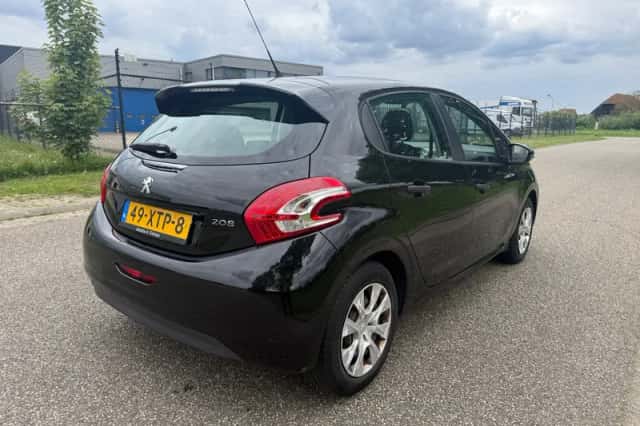 Peugeot 208 (2012) thumbnail 5