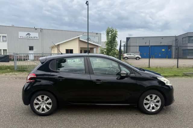 Peugeot 208 (2012) thumbnail 6