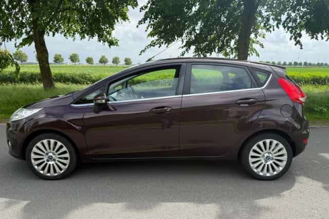 Ford Fiesta (2009) thumbnail 2