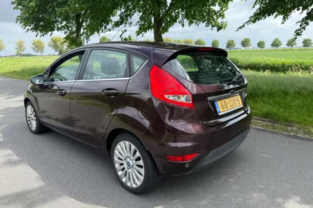 Ford Fiesta (2009) thumbnail 3