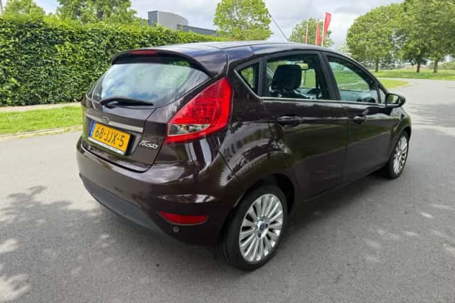 Ford Fiesta (2009) thumbnail 5