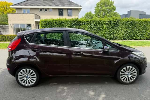 Ford Fiesta (2009) thumbnail 6