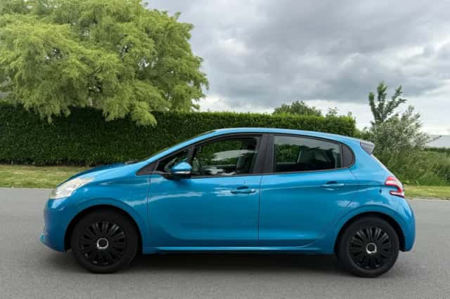 Peugeot 208 (2012) thumbnail 2