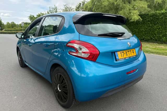 Peugeot 208 (2012) thumbnail 3