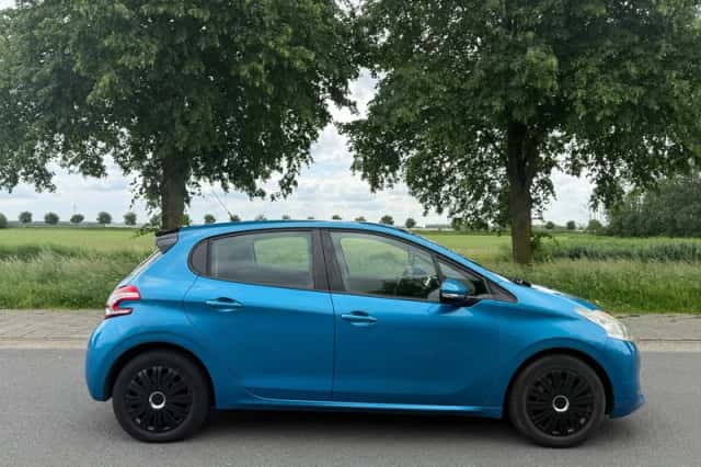Peugeot 208 (2012) thumbnail 6