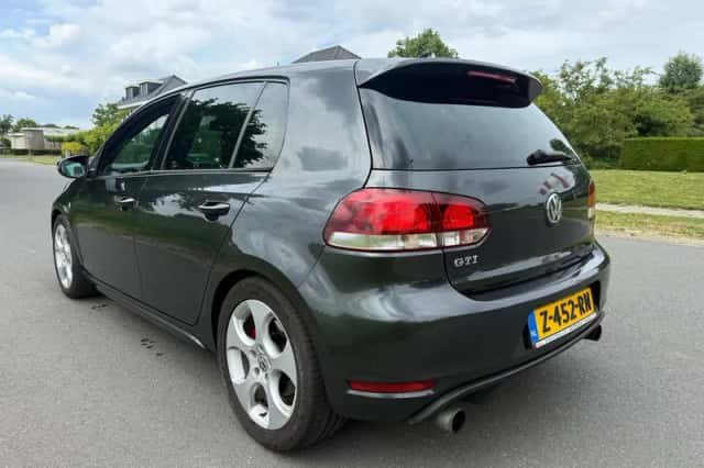 Volkswagen Golf (2009) thumbnail 3