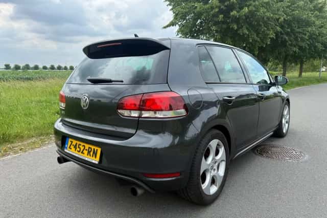 Volkswagen Golf (2009) thumbnail 5